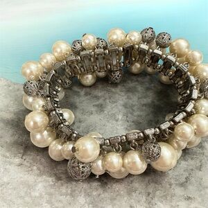 Elegant Pearl and Silver Bracelet